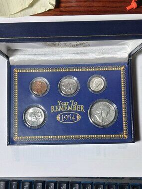 1954 - Collection of 5 US Circulated Coins with Presentation Case and anthology